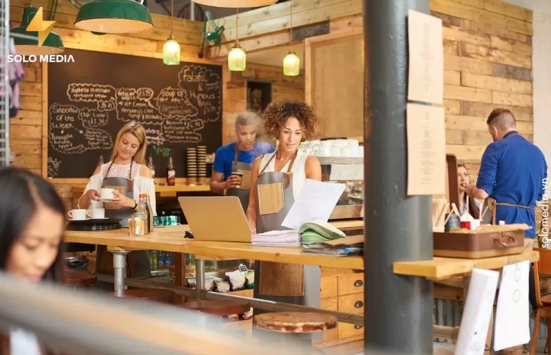 quang cao quan cafe tren facebook