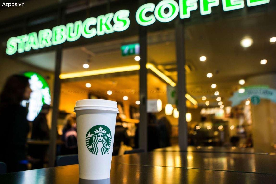 starbucks-giu-chan-khach-hang